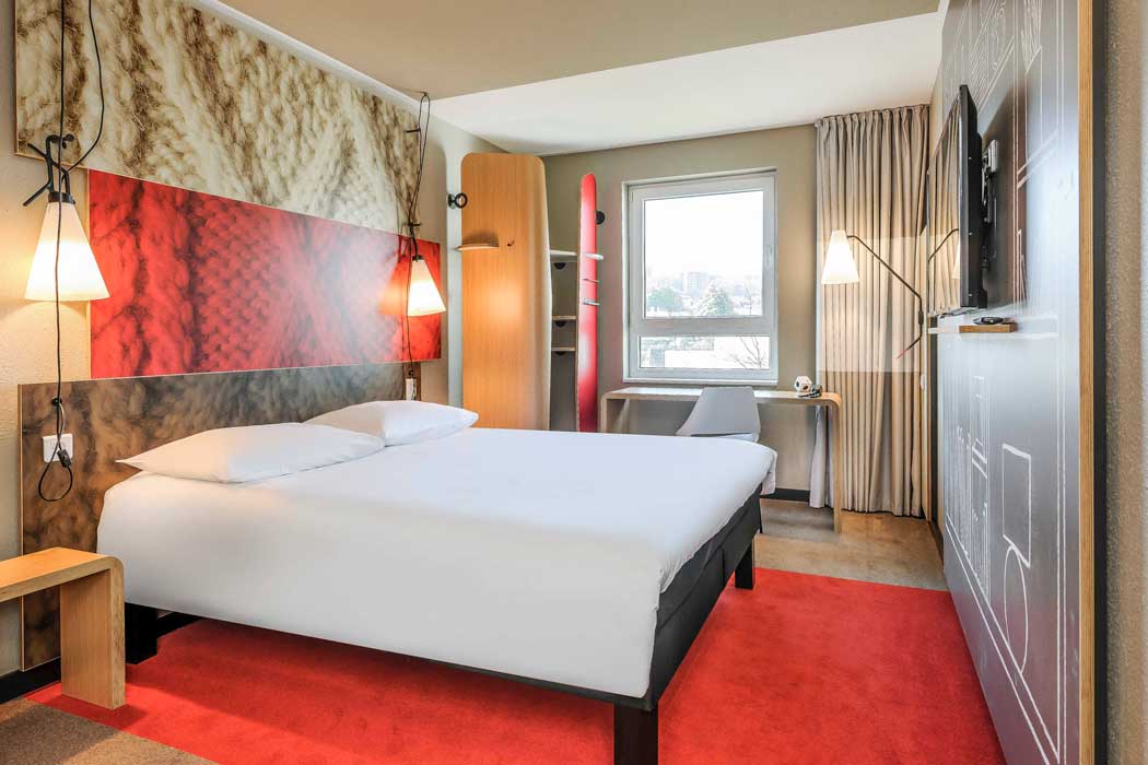 A guest room at the ibis London Stratford hotel. (Photo: ALL – Accor Live Limitless)