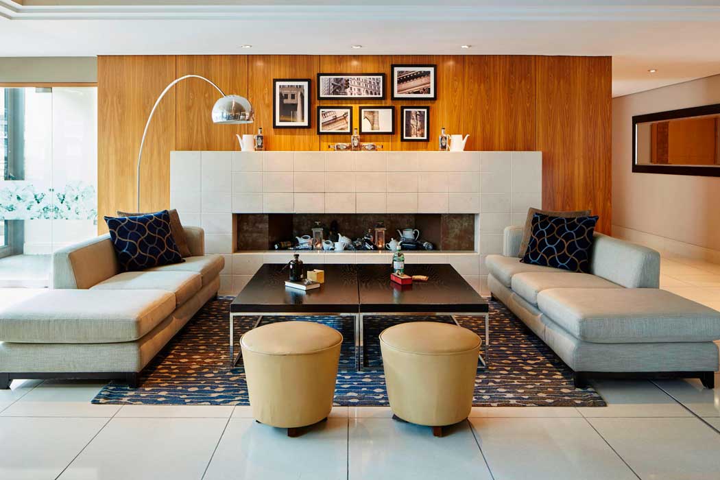 The lounge area at the G&Tea bar. (Photo: Marriott)