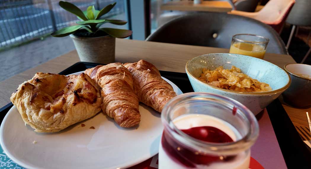 Many of the room rates include breakfast (Photo © 2025 Rover Media)