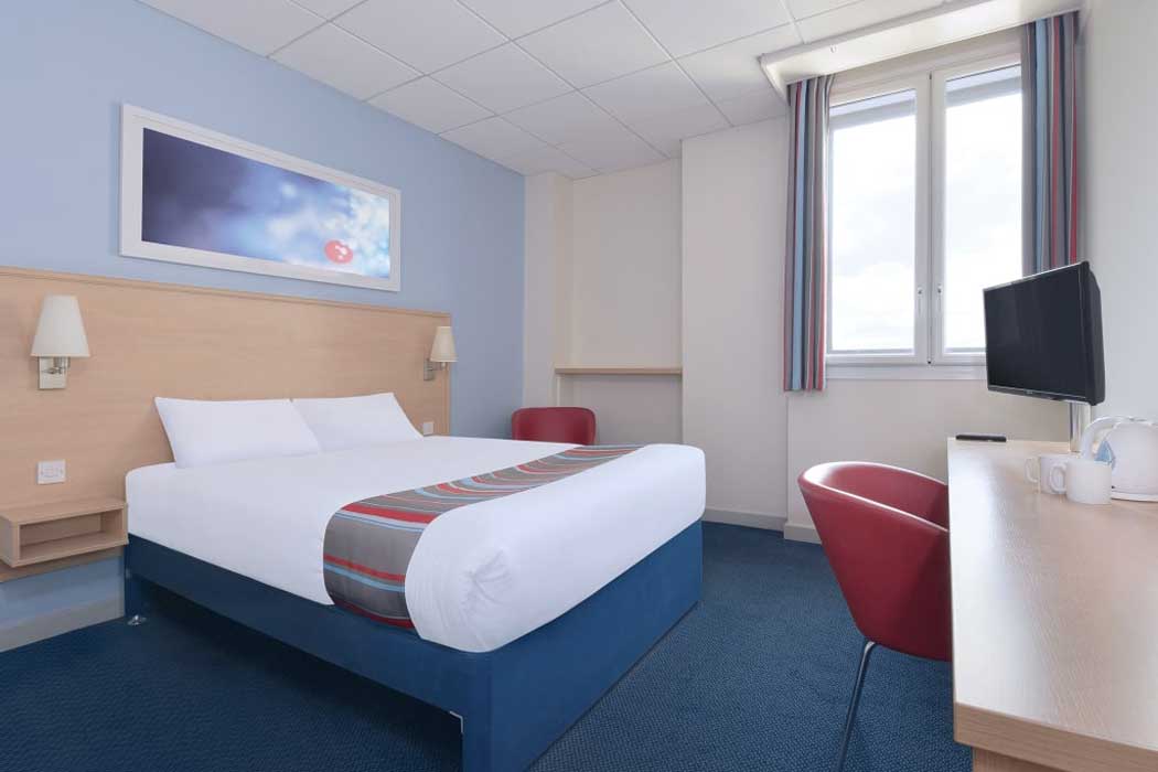 Rooms at the Travelodge offer clean basic accommodation at a great price. (Photo © Travelodge)