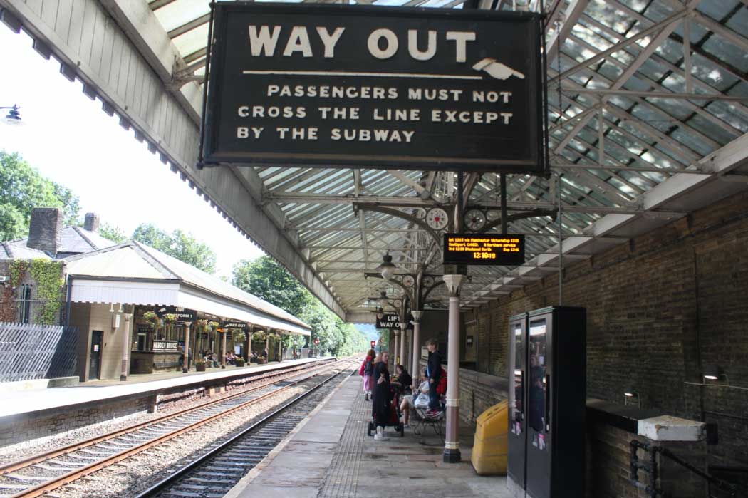 Hebden Bridge railway station has regular trains to Bradford, Halifax, Leeds and Manchester. (Photo: Geof Sheppard [CC BY-SA 4.0])