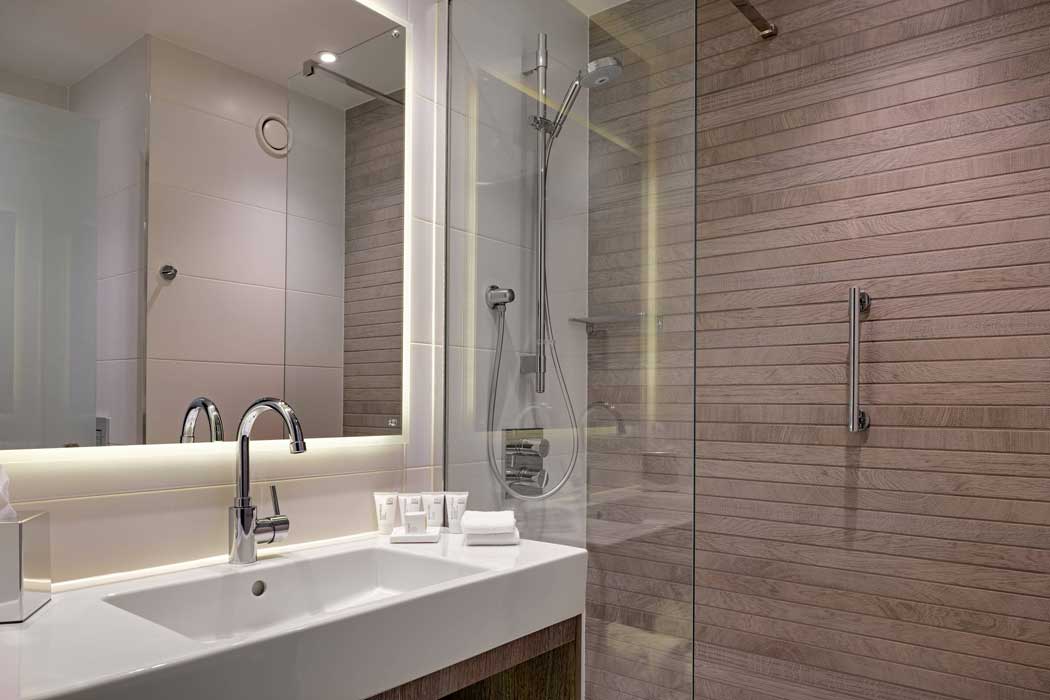 All the rooms have modern en suite bathrooms. (Photo: Marriott)