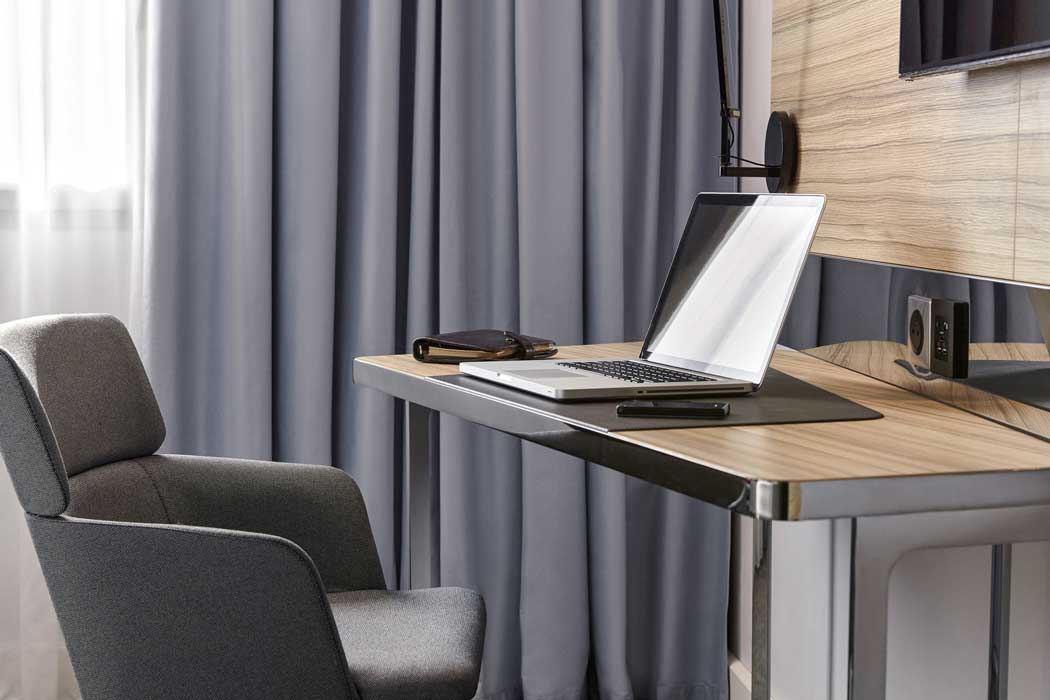 Rooms have work desks, which make them ideal if you're travelling on business (or if you have to do some work while you're on holiday). (Photo: ALL – Accor Live Limitless)