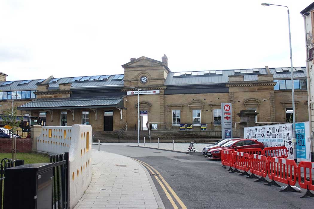 Wakefield Kirkgate railway station is Wakefield's smaller station, located southeast of the city centre. (Photo: N R Turner [CC BY-SA 4.0])