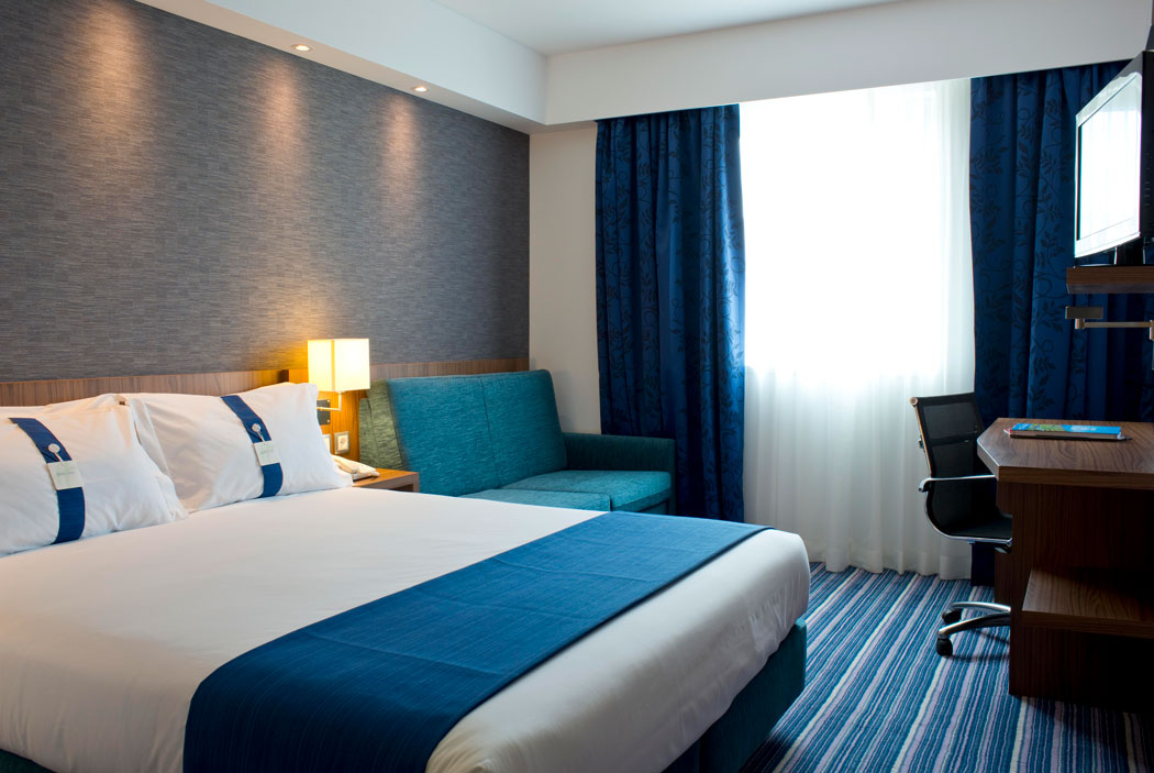 A guest room at Holiday Inn Express London – Vauxhall Nine Elms. (Photo: IHG Hotels & Resorts)