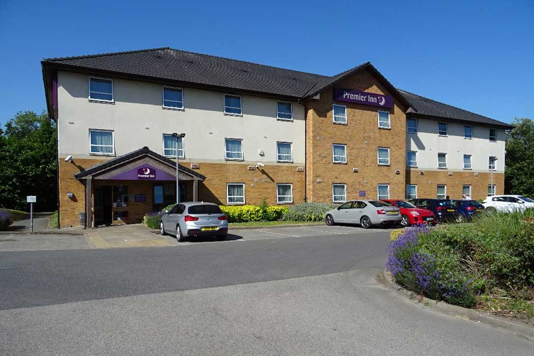 The Premier Inn Wakefield City North hotel is located near a retail park around 2km (1¼ miles) north of Wakefield city centre. (Photo: Philip Halling [CC BY-SA 2.0])
