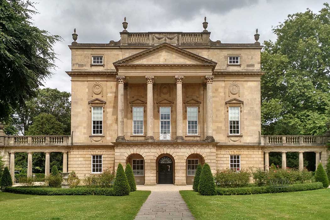 The Holburne Museum is at the northeastern end of Great Pulteney Street. The building was used as Lady Danbury's townhouse in Bridgerton. (Photo: David A Russo [CC BY-SA 4.0])