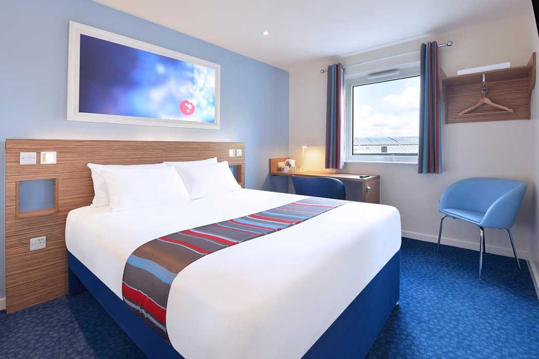 A standard double room at the Travelodge Bath Waterside hotel. (Photo © Travelodge)