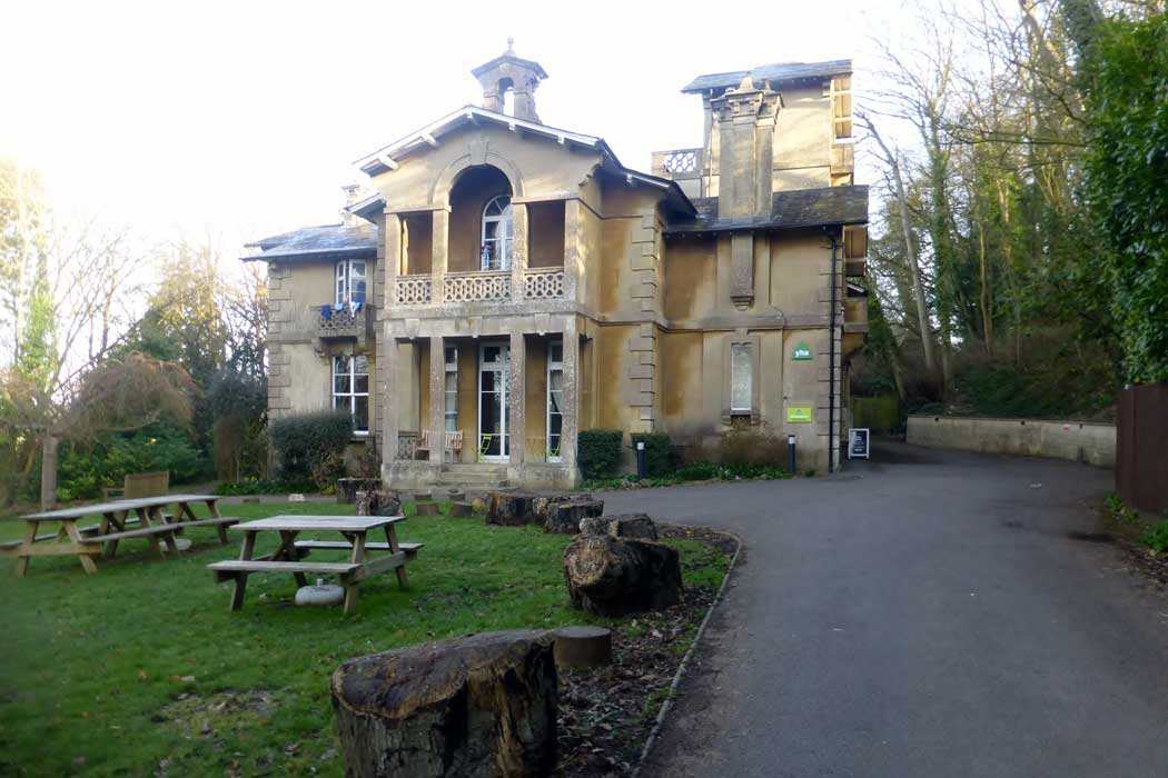 YHA Bath is a youth hostel in a big Italianate-style mansion on expansive grounds on Bathwick Hill overlooking the city. (Photo: Rude Health [CC BY-SA 2.0])
