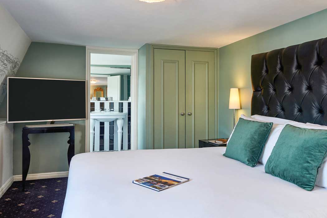 A guest room at the Francis Hotel Bath – MGallery. (Photo: ALL – Accor Live Limitless)
