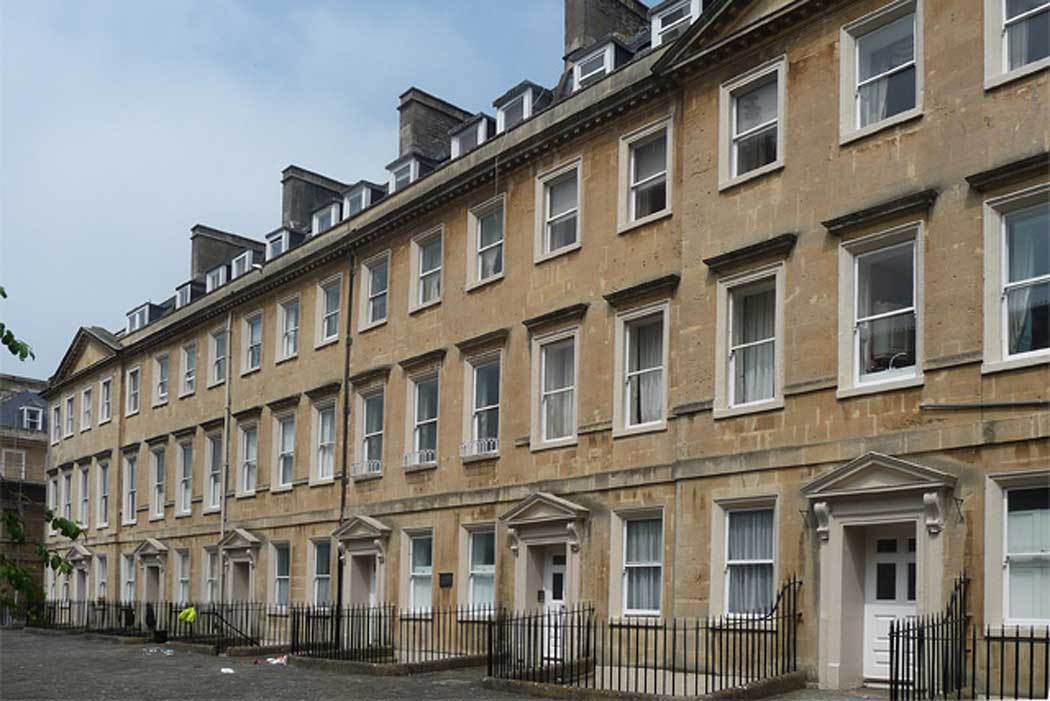 The Hotel Indigo Bath is a quirky place to stay in a row of 18th-century townhouses. The Georgian style buildings are typical of the architectural style that Bath is noted for, although the interior decor is considerably less conventional than the hotel's exterior. (Photo: Stephen Richards [CC BY-SA 2.0])