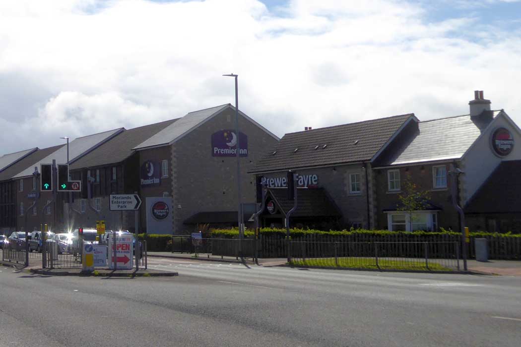 The Premier Inn Glastonbury hotel offers a high standard of accommodation for a reasonable price but its location on the edge of town is not particularly convenient. (Photo: David Smith [CC BY-SA 2.0])
