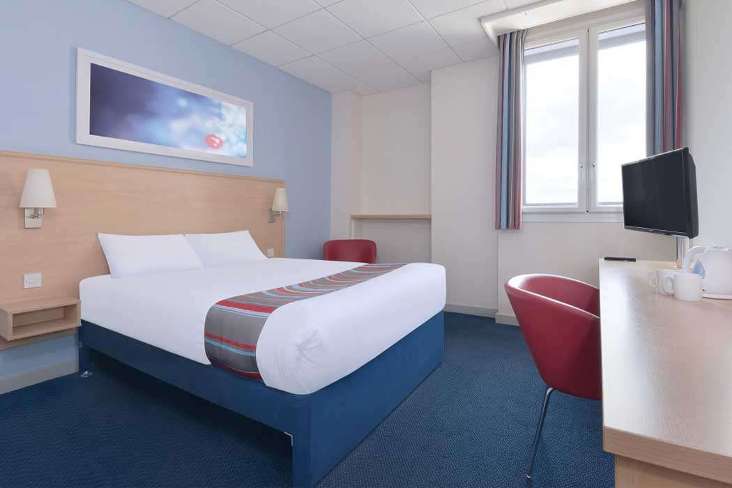 A double room at the Travelodge Glastonbury hotel. (Photo © Travelodge)