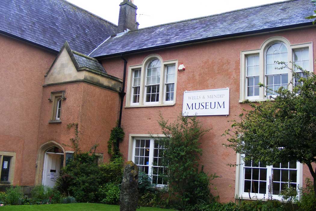 The Wells and Mendip Museum is a museum of local history, located inside the former chancellors’ house on Cathedral Green right across the road from Wells Cathedral. 