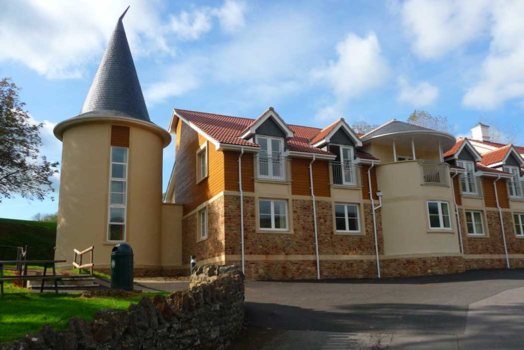 Wookey Hole Hotel is a modern family-friendly budget hotel that is part of the Wookey Hole tourism complex. It is a good accommodation option if you're visiting the Wookey Hole Caves. (Photo: Chris Talbot [CC BY-SA 2.0])