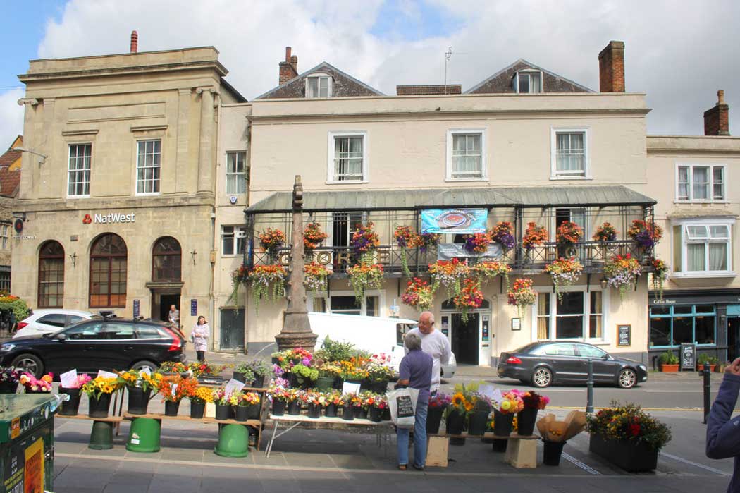 The 17th-century George Hotel has a great location in Frome's town centre. It is comprised of a pub with 19 rooms upstairs. (Photo: Des Blenkinsopp [CC BY-SA 2.0])