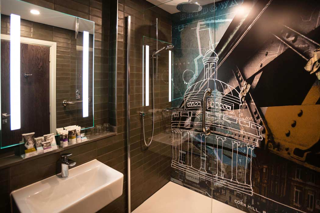 The hotel's en suite bathrooms have proper walk-in showers. (Photo: ALL – Accor Live Limitless)