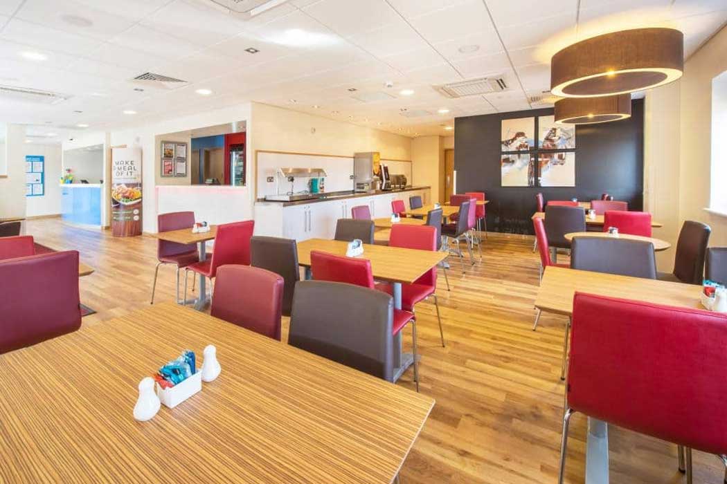 This Travelodge has its own bar and restaurant but it lacks the atmosphere of other places to eat and drink nearby. (Photo © Travelodge)