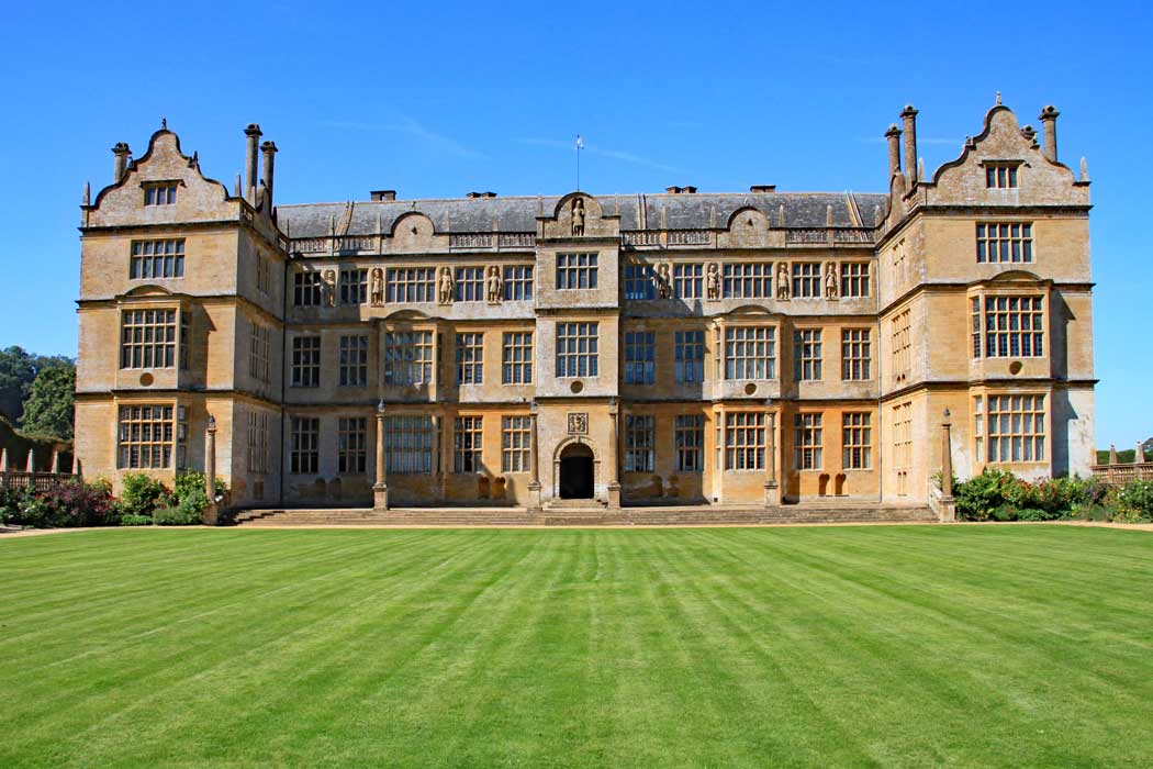 Montacute House is an Elizabethan manor house in Montacute, around 7km (4½ miles) northwest of Yeovill. It is also of the few grand mansions from the Elizabethan era to survive relatively unchanged. 