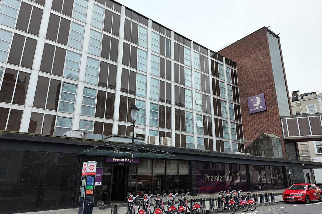 The Premier Inn London Kensington (Earl’s Court) hotel is a large budget hotel in an unattractive building close to the centre of Earls Court and within easy walking distance to most attractions in Kensington. (Photo © 2024 Rover Media Pty Ltd)