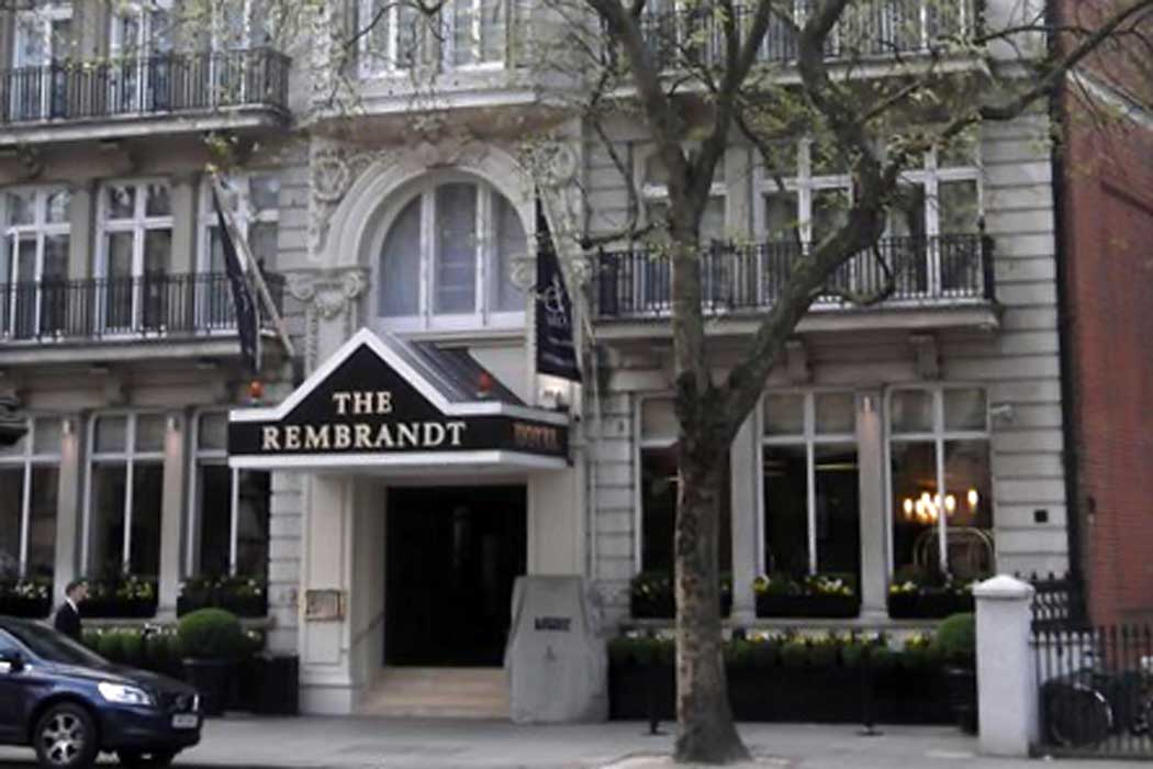 The Rembrandt Hotel is an upscale hotel right across from the V&A Museum in South Kensington and only a 10-minute walk from Harrods. (Photo: Robin Sones [CC BY-SA 2.0])