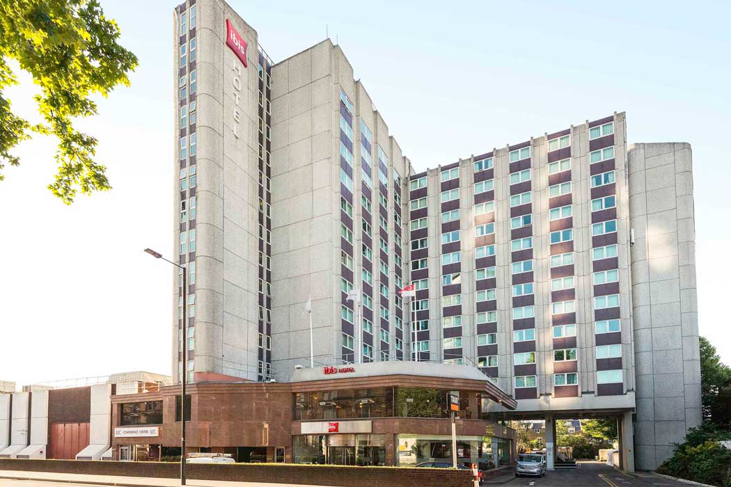 The ibis London Earls Court hotel is a large three-star hotel with 504 guest rooms arranged over 12 floors. (Photo: ALL – Accor Live Limitless)