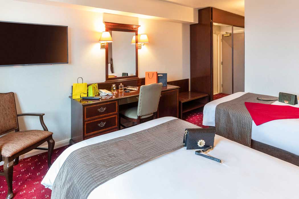 Rooms at the ibis London Earls Court hotel have a dated decor that is a stark departure from the modern design-focused interior design that you find at most other ibis hotels. It's like this hotel was forgotten when ibis renovated all their other hotels. (Photo: ALL – Accor Live Limitless)