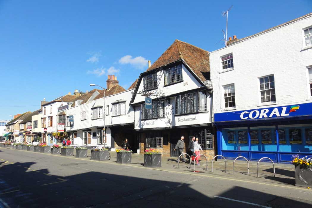 The Falstaff Hotel is an independent hotel in the centre of Canterbury that was originally a 15th-century coaching inn. (Photo: Helmut Zozmann [CC BY-SA 2.0])