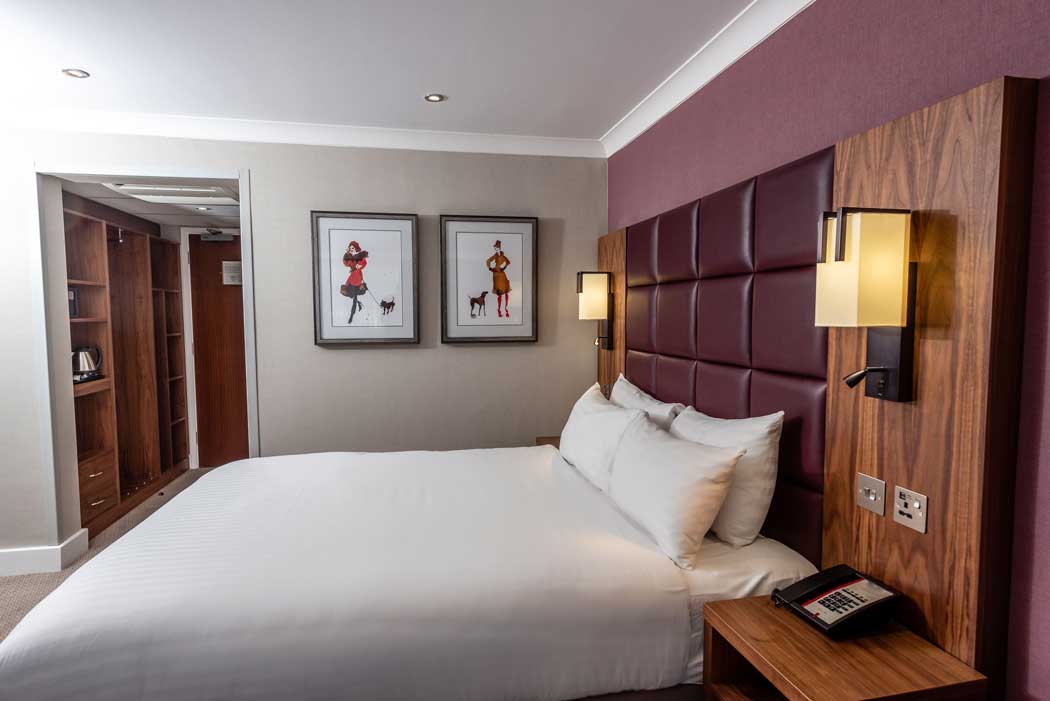 One of the guest rooms at the Holiday Inn Dover hotel. (Photo: IHG Hotels & Resorts)