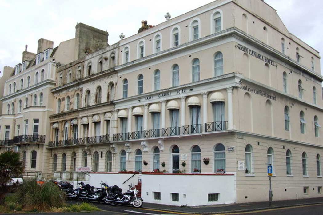 Gran Canaria Hotel in Folkestone, Kent is a Victorian-era hotel offering views of the English Channel but it is not particularly well maintained and the amenities are very basic. (Photo: Chris Whippet [CC BY-SA 2.0])