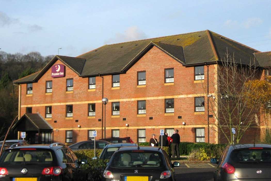 The Premier Inn Folkestone (Channel Tunnel) hotel offers a high standard of accommodation for a reasonable price but the location near junction 13 of the M20 motorway is not particularly handy to Folkestone’s town centre. (Photo: David Anstiss [CC BY-SA 2.0])