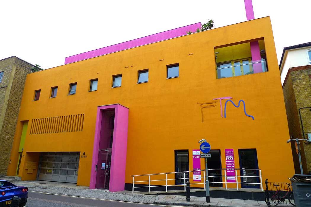 The colourful Fashion and Textile Museum was designed by Mexican architect, Ricardo Legorreta. (Photo: Ewan Munro [CC BY-SA 2.0])