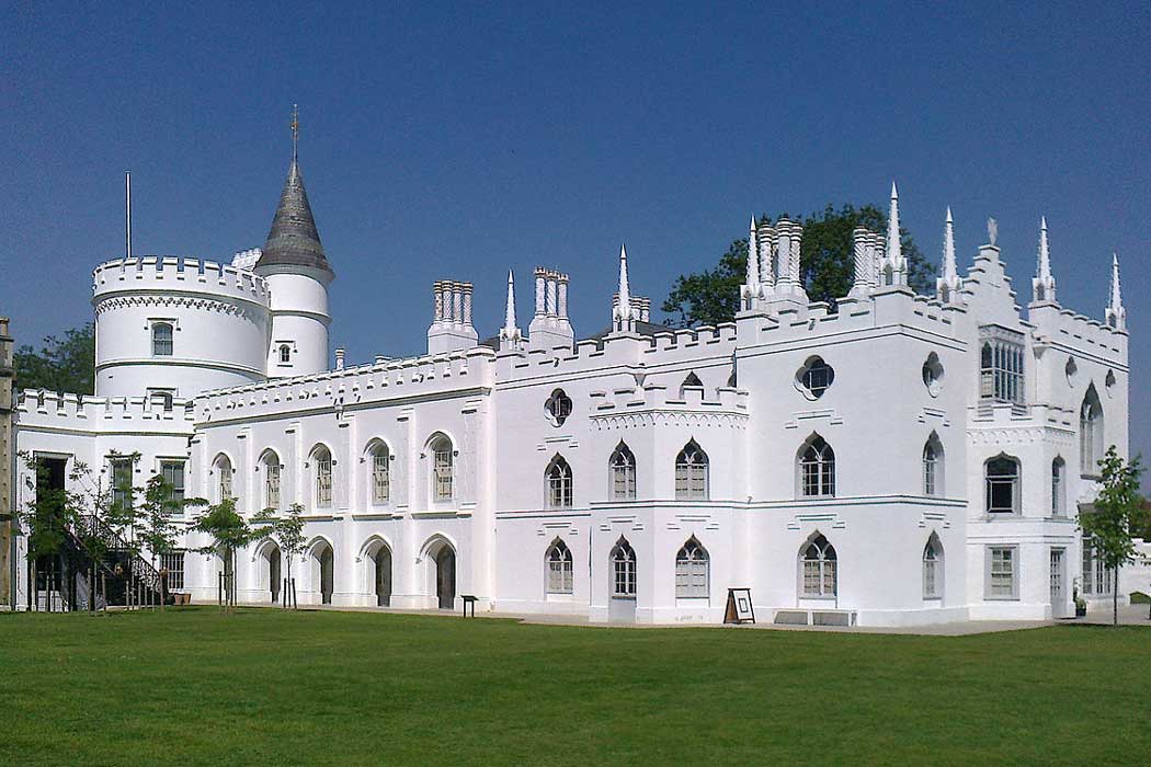 Strawberry Hill House and Garden is noted for its unique architecture that spawned a new architectural style. (Photo: Chiswick Chap [CC BY-SA 3.0])