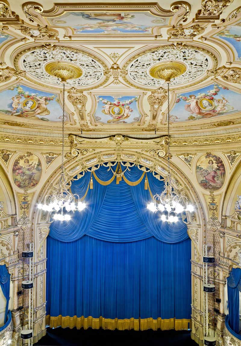 The opulent interior of Blackpool’s Grand Theatre. (Photo: Mdbeckwith [CC BY-SA 3.0])