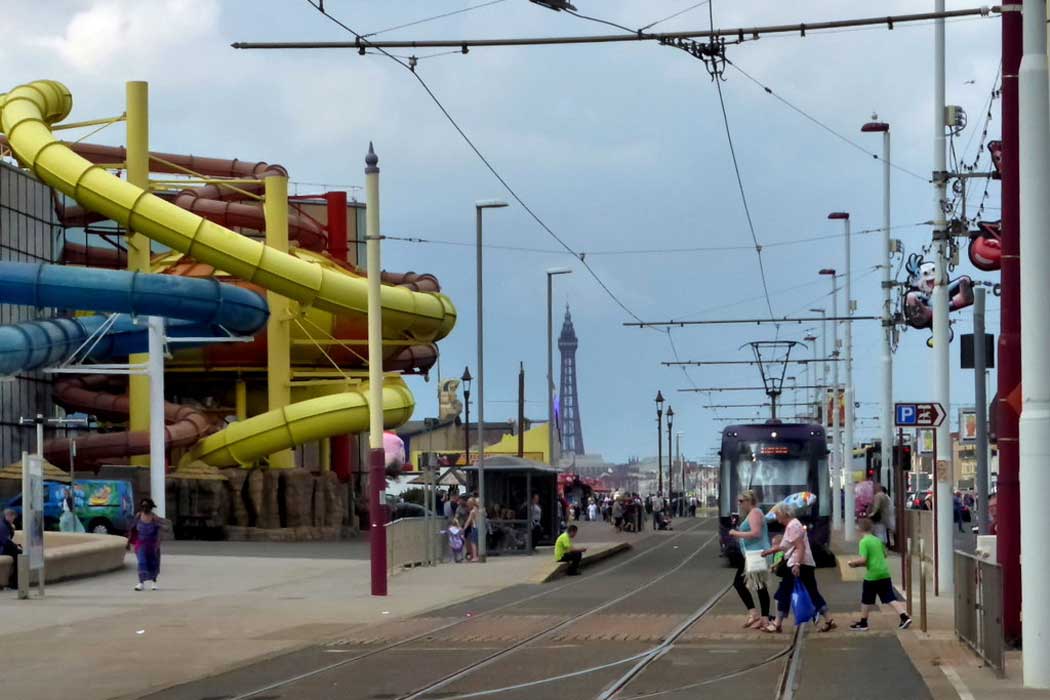 Sandcastle Waterpark is a large indoor waterpark near Pleasure Beach. (Photo: Robert Eva [CC BY-SA 2.0])