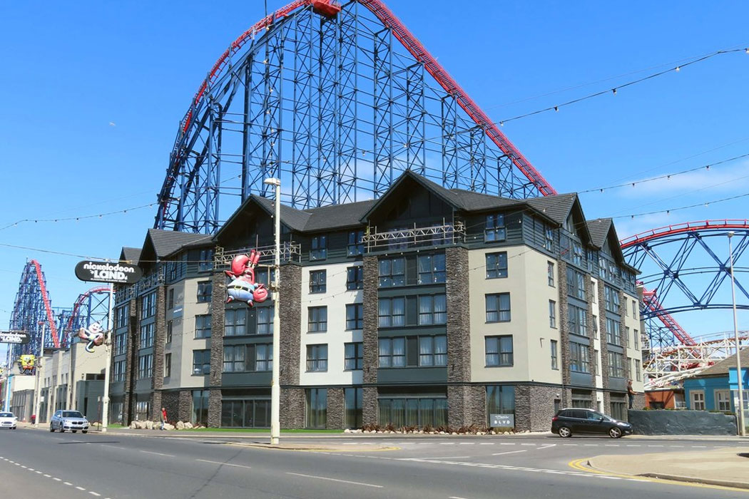 Boulevard Hotel is one of the nicest hotels in Blackpool. It’s right next to Pleasure Beach and it even has its own private entrance to the park. (Photo: Steve Daniels [CC BY-SA 2.0])