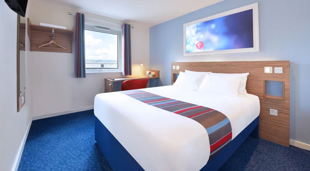 A standard double room at the Travelodge Blackpool South Promenade hotel. (Photo © Travelodge)