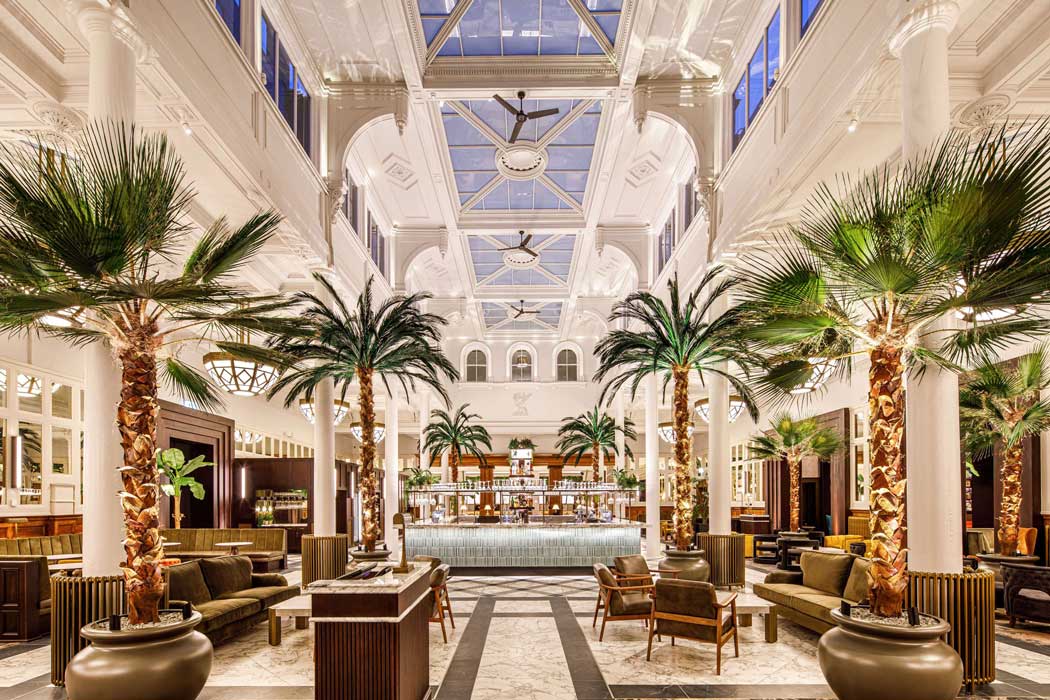 Palm Court is the stunning bar in the hotel’s atrium. Even if you’re not staying here, it’s worth popping in for a drink. (Photo: ALL – Accor Live Limitless) 