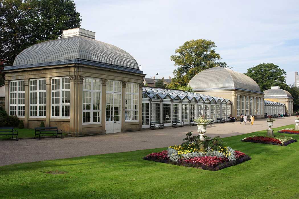 The central glasshouse on the northwest side of Sheffield Botanical Gardens. (Photo: Adam Labaigue [CC BY-SA 4.0])