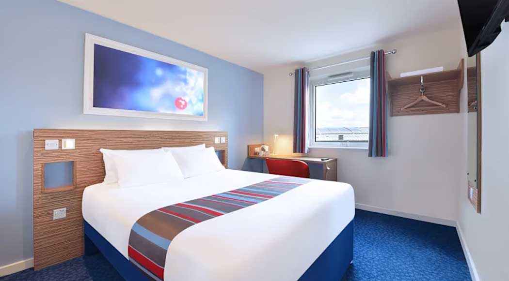 A standard double room at the Travelodge London Bromley hotel. (Photo: Travelodge)